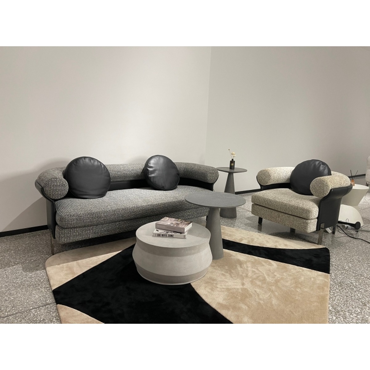 CA402B Side Table